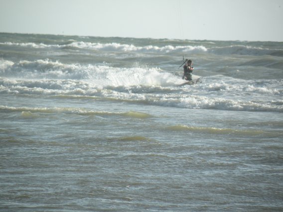  surfer dans les vagues